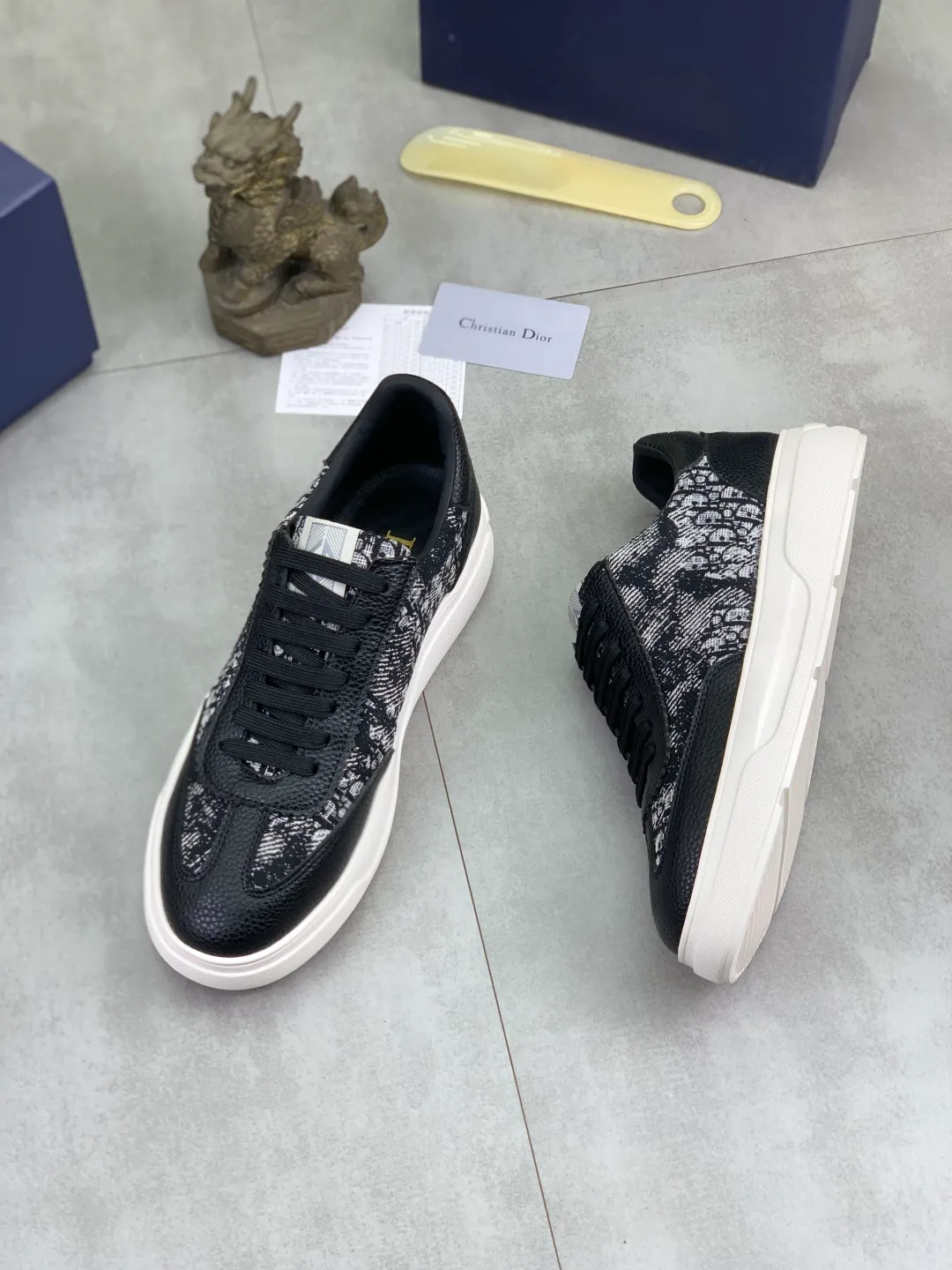 Men's men's shoes P420💰[New style]🆘[Dior] Dior original lace-up low-top men's shoes Classic casual shoes 🔥This model is the official classic model with high quality and made by famous original designers. It is made of high-quality cowhide with original materials➕comfortable and breathable mesh lining➕pigskin insole. The perfect last shape and generous and fashionable design have attracted many consumers and are suitable for drivers to drive🚗. What you want is the best quality in the market. Color: 4️⃣Color Code number: 38--44 (45 customized)